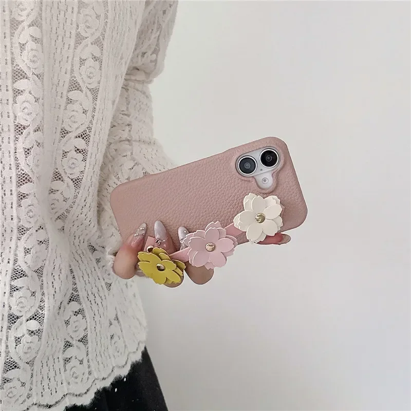 3D Beautiful Flower Wristband  - Phone Cases That Fit Iphone 16E recension och pris